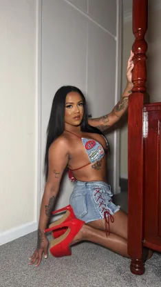 ValeskaFoxx